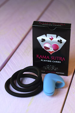 Amorana 2019 - Inhalt - Kartenspiel, Fingervibrator, Penisring